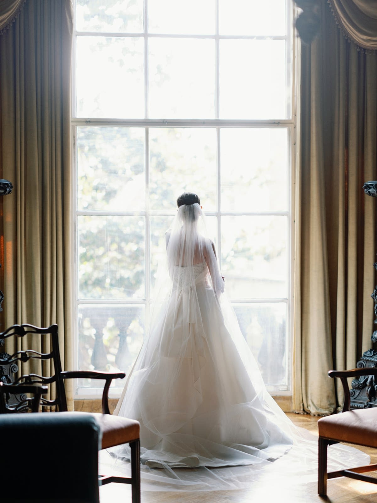 Bridal portrait in Larz Anderson House